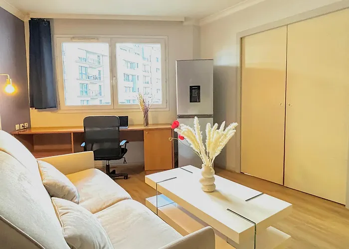 Appartement 2P Balcon Proche La Defense Arena Parking Gratuit